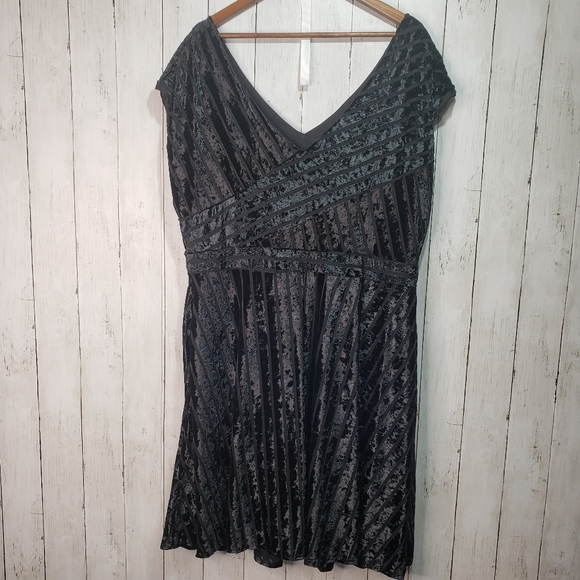 New! NY Collention Black Velvety Sheath Dress Plus - Picture 3 of 6